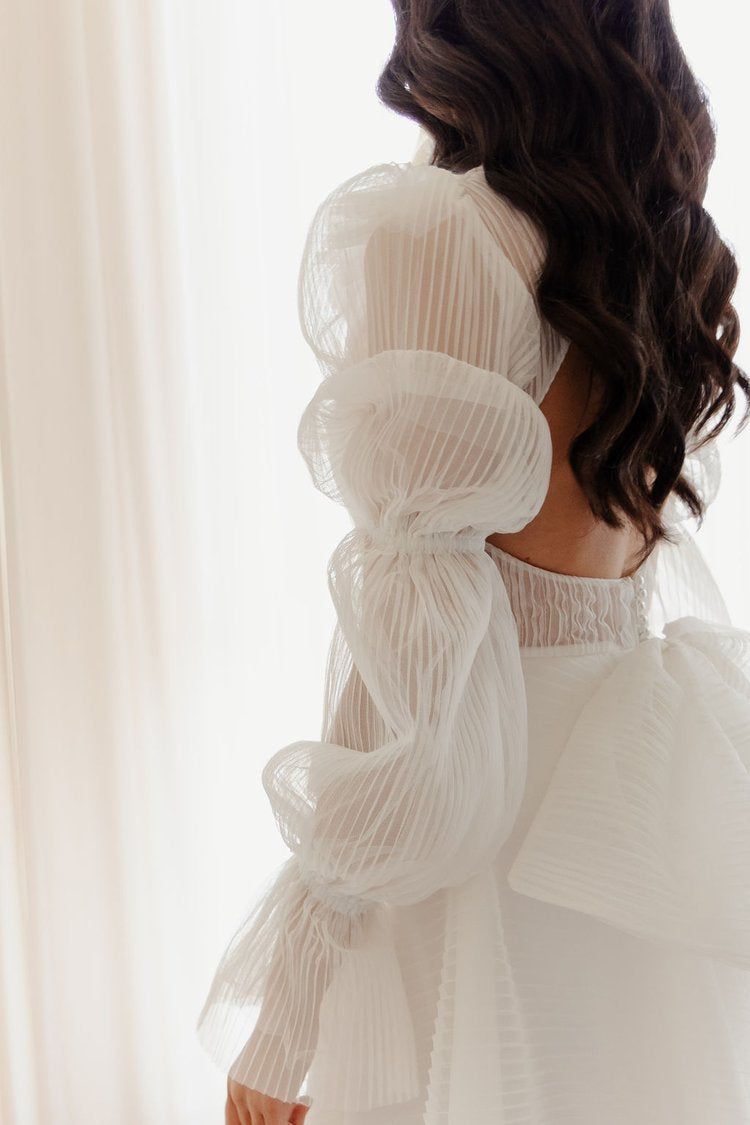 Tulle kurze Hochzeitsfeier Kleider hohe lange Ärmel Mini -Brautkleider mit großem Bug Rückenloser Brautkleid nach der Hochzeit