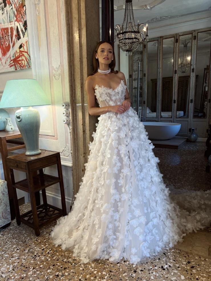 Vestidos de novia largos elegantes de una línea, mangas con cuello en V, vestidos de novia para mujer, tren de barrido de flores, vestido de novia generoso