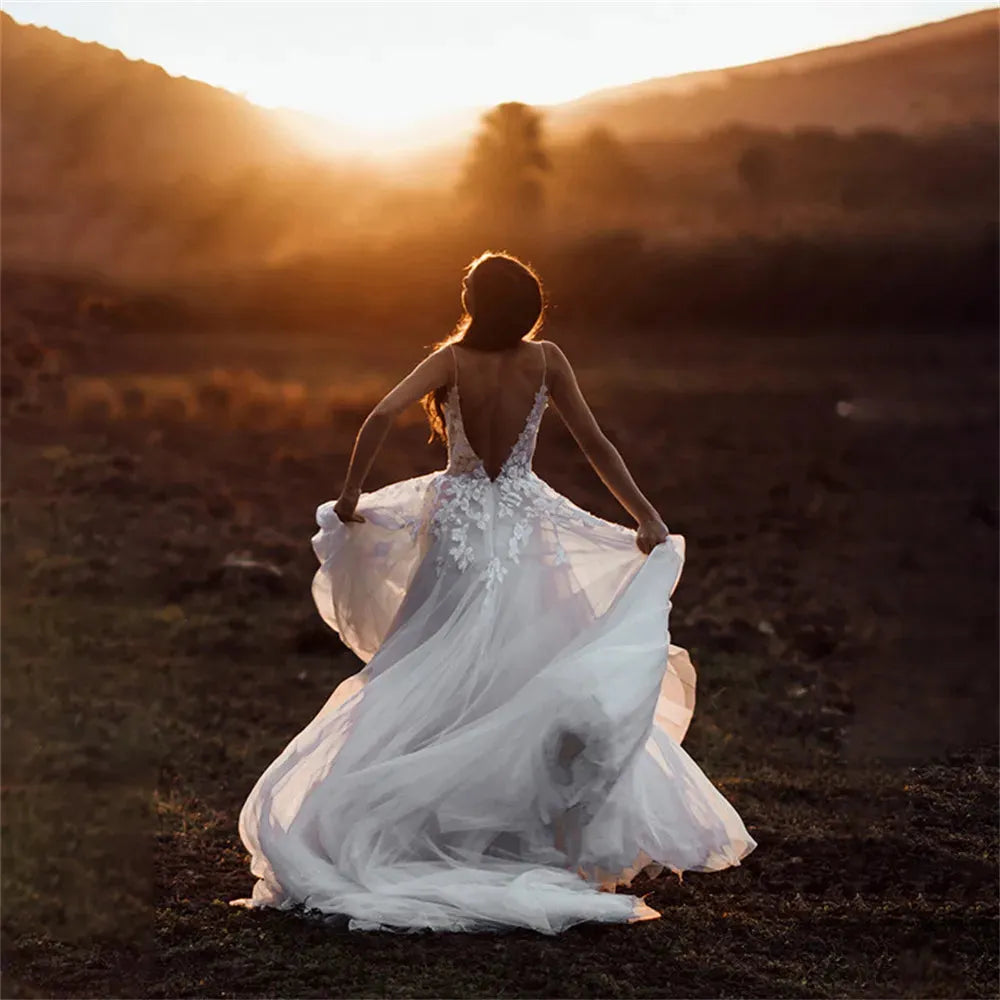 Spaghetti Strap V-Neck Wedding Dress A-Line Lace Appliques Backless Boho Tulle Bride Gown Train Vestido De Novia Ivory 2