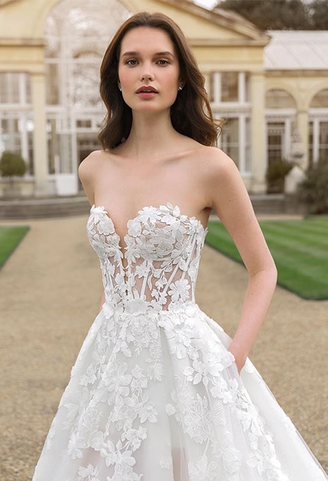 Generous A-Line Wedding Dresses Off Shoulder Appliques Bridals Dresses High Side Slit Bridals Dress for Formal Occasion