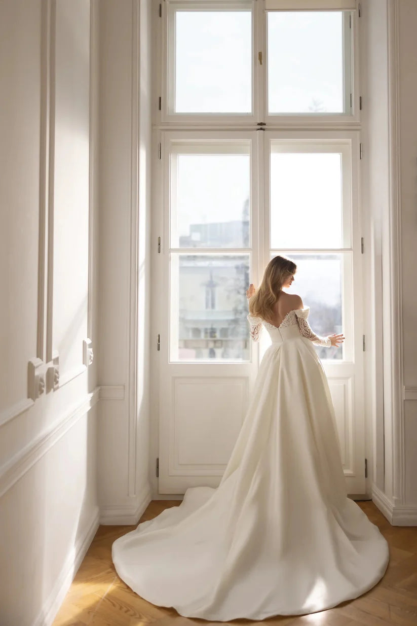 Robes de mariée de luxe en dentelle sirène, épaules dénudées, col en v plissé, manches longues, robes de mariée en Satin élastique 