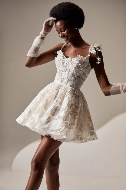 Robe De mariée courte élégante en dentelle pour femmes, coupe trapèze, bretelles Spaghetti, dos ouvert, en cœur, au-dessus du genou