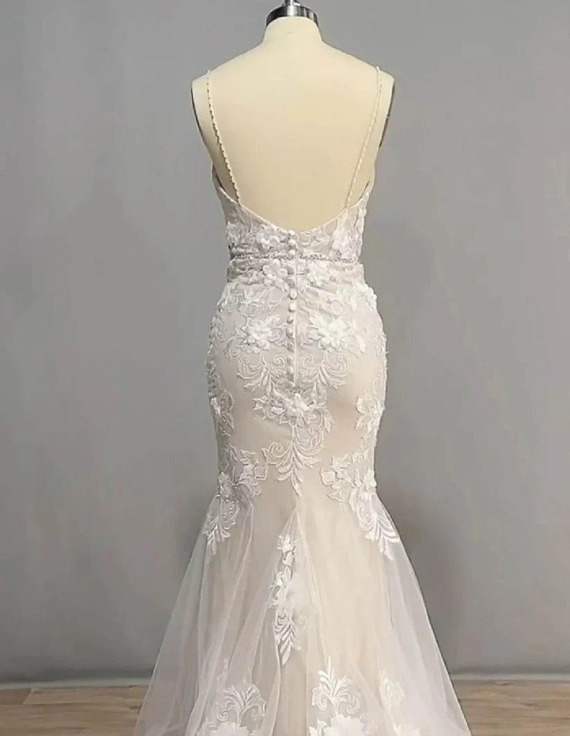 3d Blumen ärmellose sexy Meerjungfrau Hochzeitskleid Spaghetti -Träger Deep v Hals Rückenfreie Brautkleid