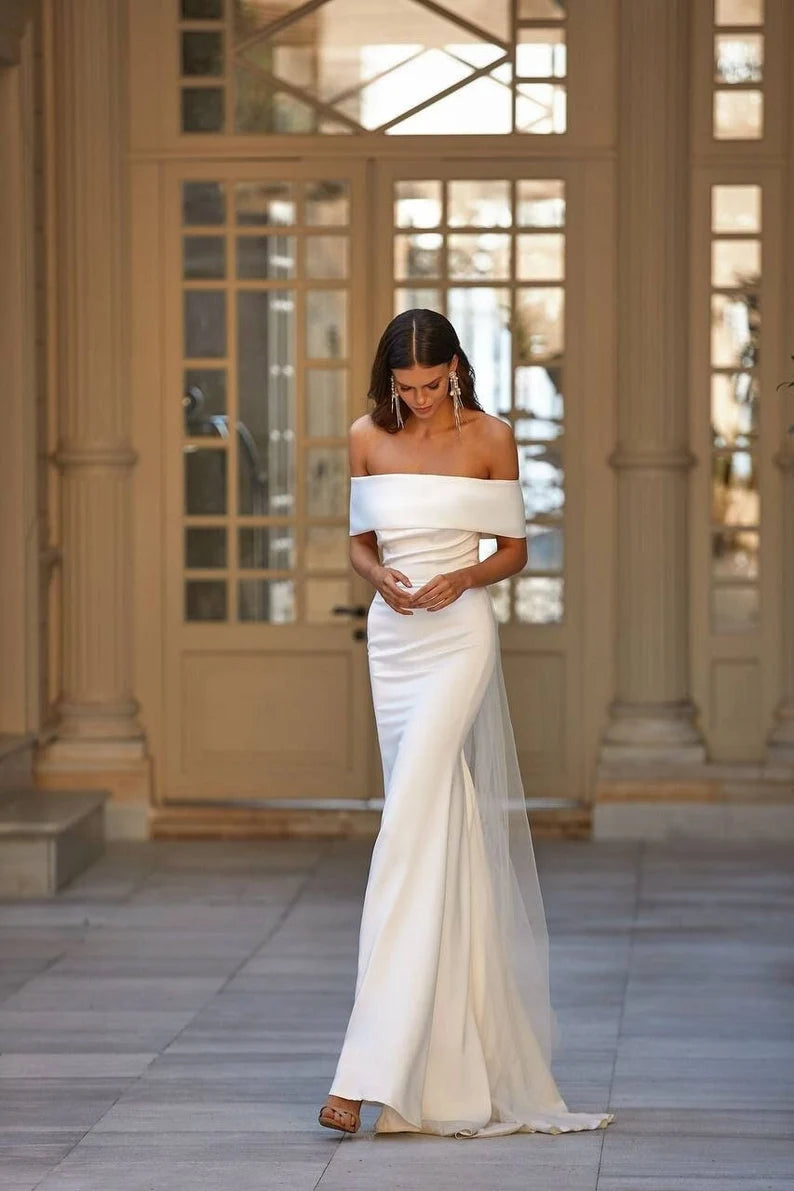 Robe de mariée sirène élégante, épaules dénudées, dos nu, Simple, en crêpe, traîne de balayage, minimalisme