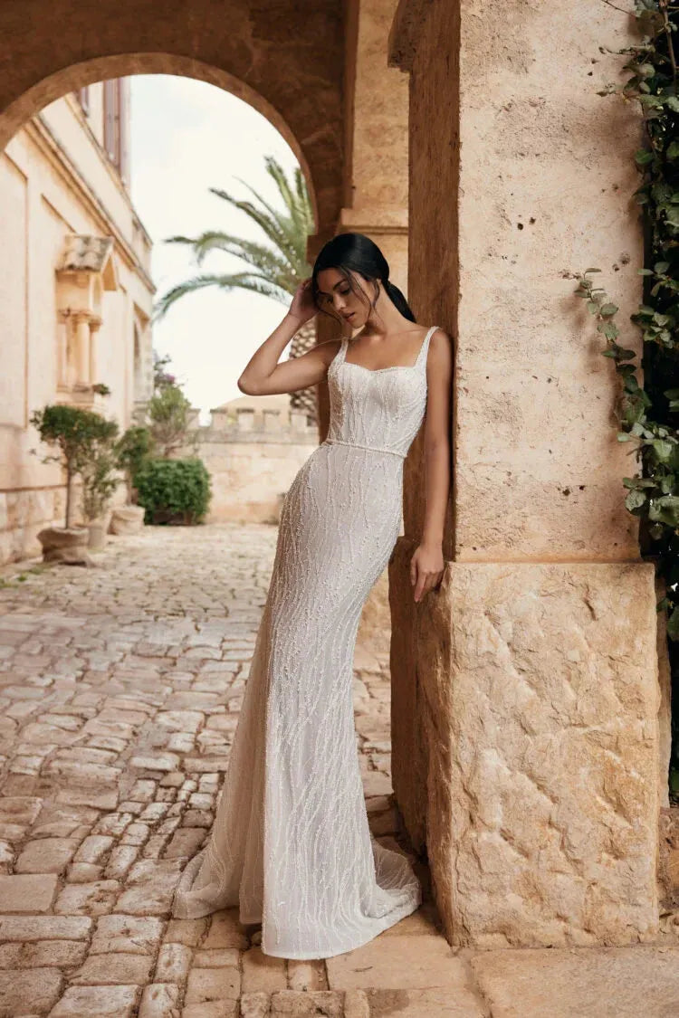 Minimalist Sheath Wedding Dress – Strappy Square Neckline with Elegant Sequin Embellishments for a Chic and Modern Bridal Look Satin