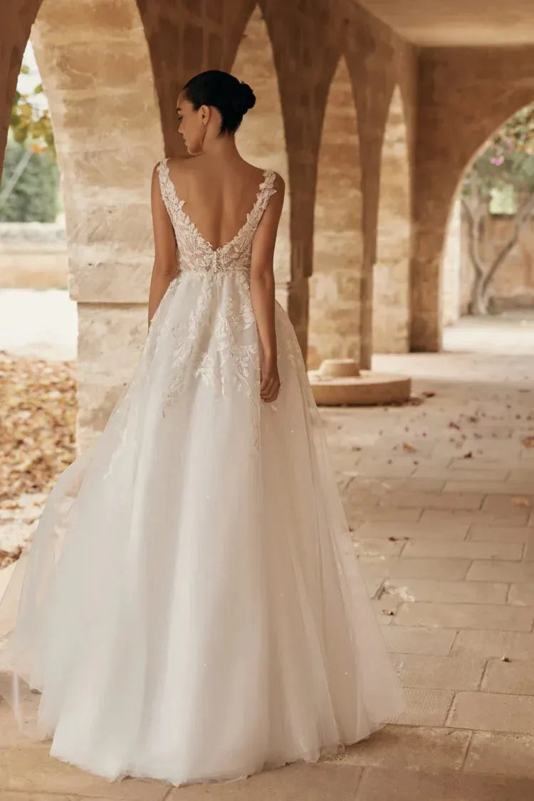 Stylish A-line Wedding Dresses for Bride Sleeveless with Appliques Tulle Backless Pleats Vestido De Novia Femenino Satin
