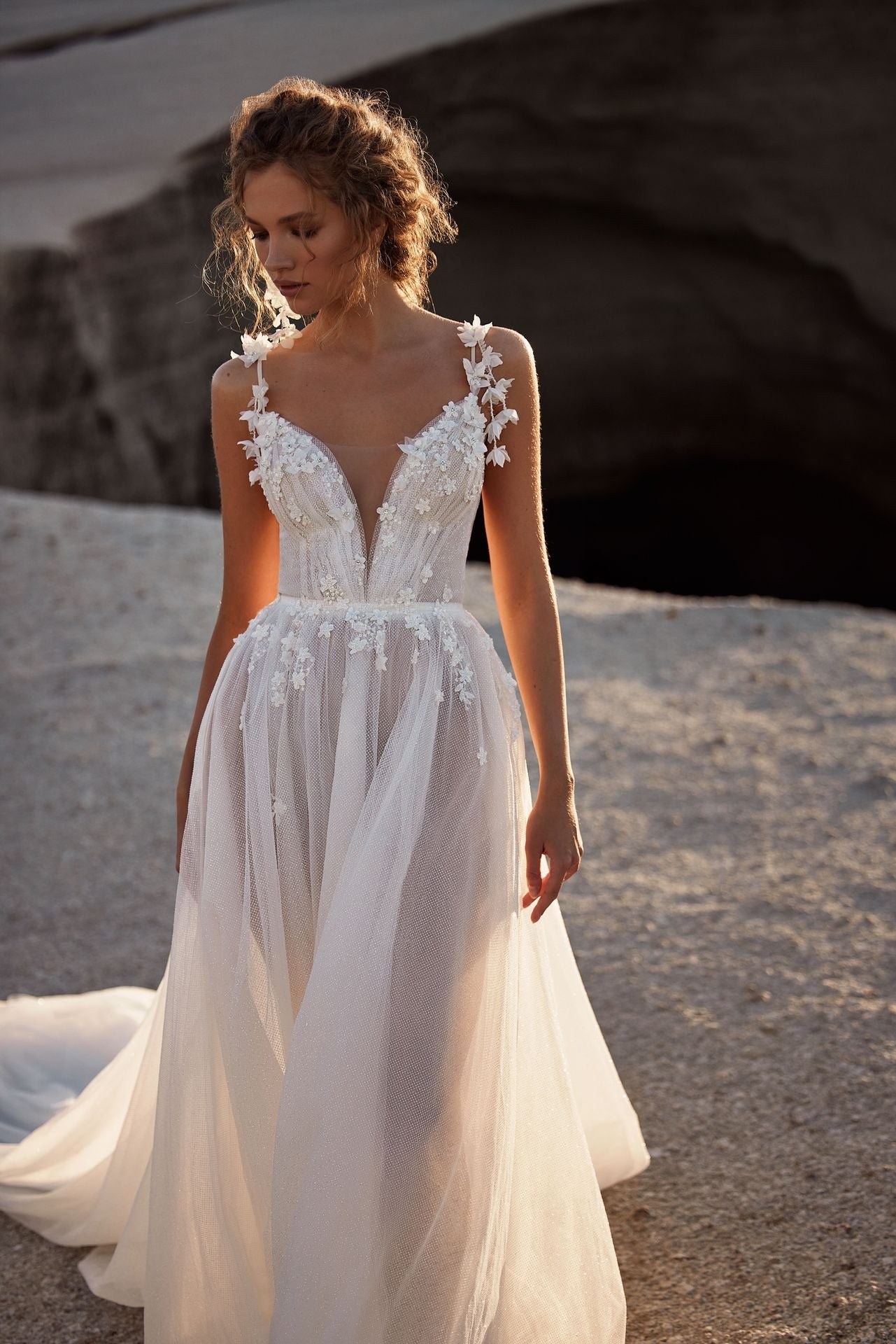 Dreamy Wedding Gown on Straps Adorned with Volumetric Flowers Vestido De Novia Mermaid Bow Satin Bridal Gown Modern Court Train Princess Wedding Dress