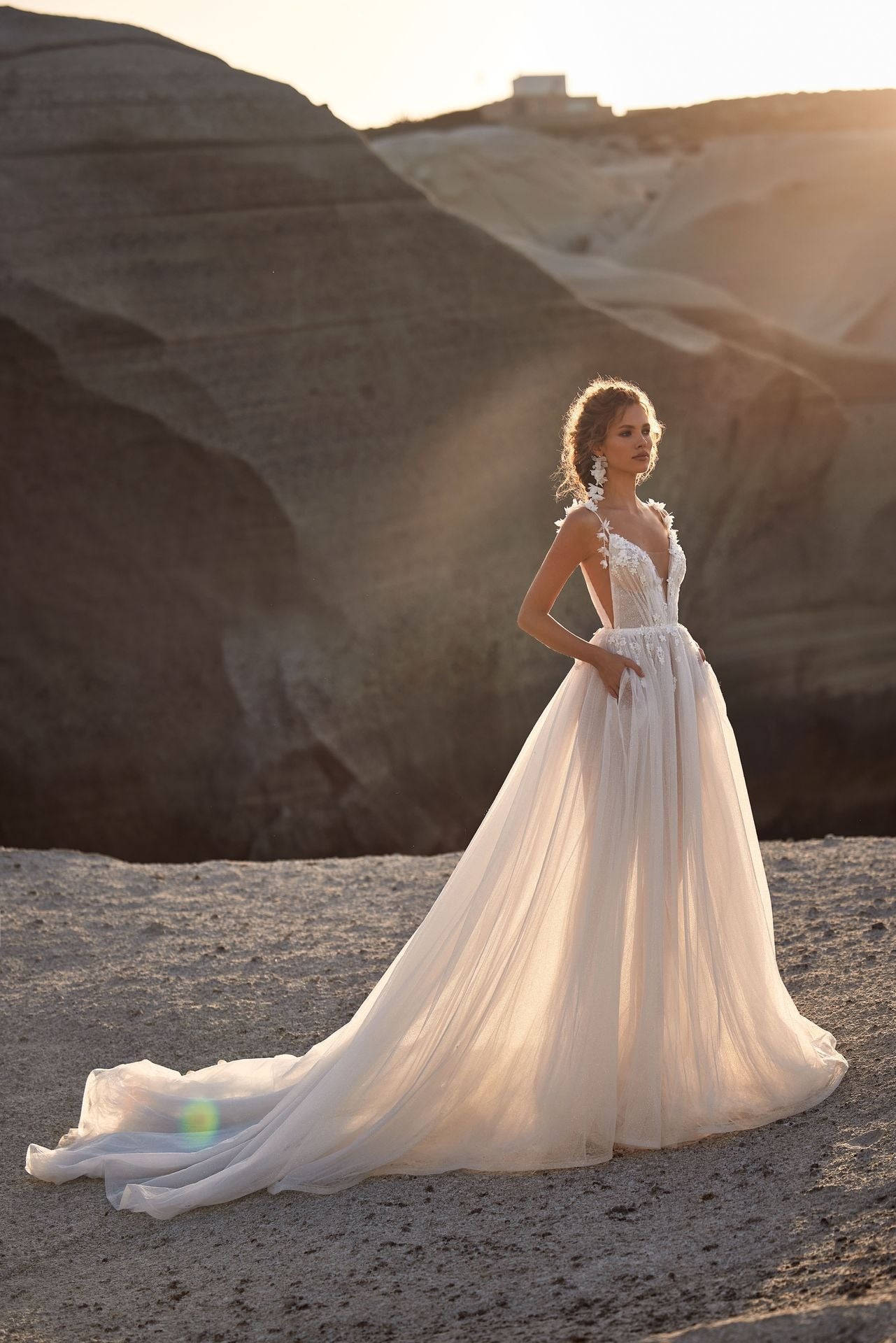 Dreamy Wedding Gown on Straps Adorned with Volumetric Flowers Vestido De Novia Mermaid Bow Satin Bridal Gown Modern Court Train Princess Wedding Dress