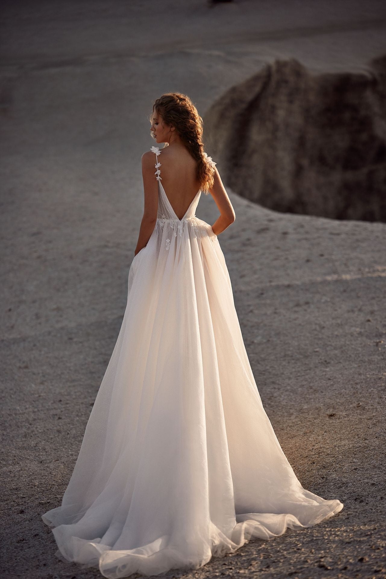 Dreamy Wedding Gown on Straps Adorned with Volumetric Flowers Vestido De Novia Mermaid Bow Satin Bridal Gown Modern Court Train Princess Wedding Dress