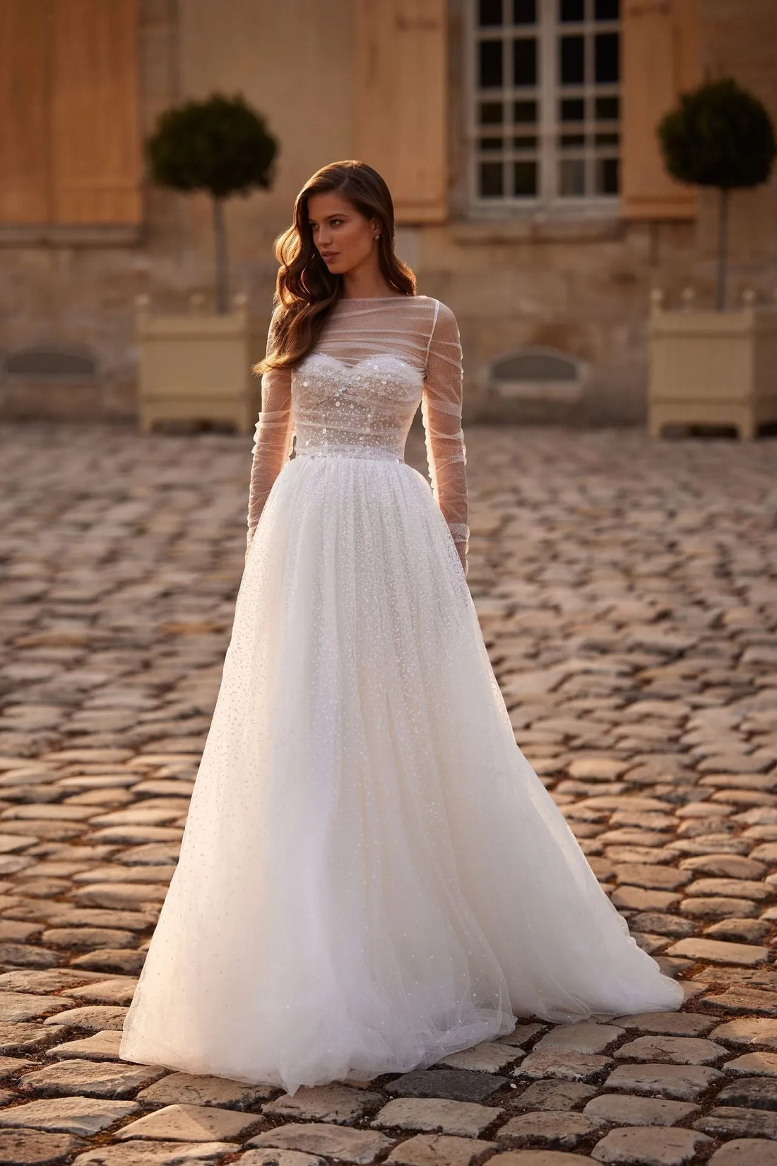 Charming Tulle Gown Fully Covered in Sequins Wedding Dress Vestido De Novia Mermaid Modern Satin Bridal Gown Princess Court Train Bow Satin