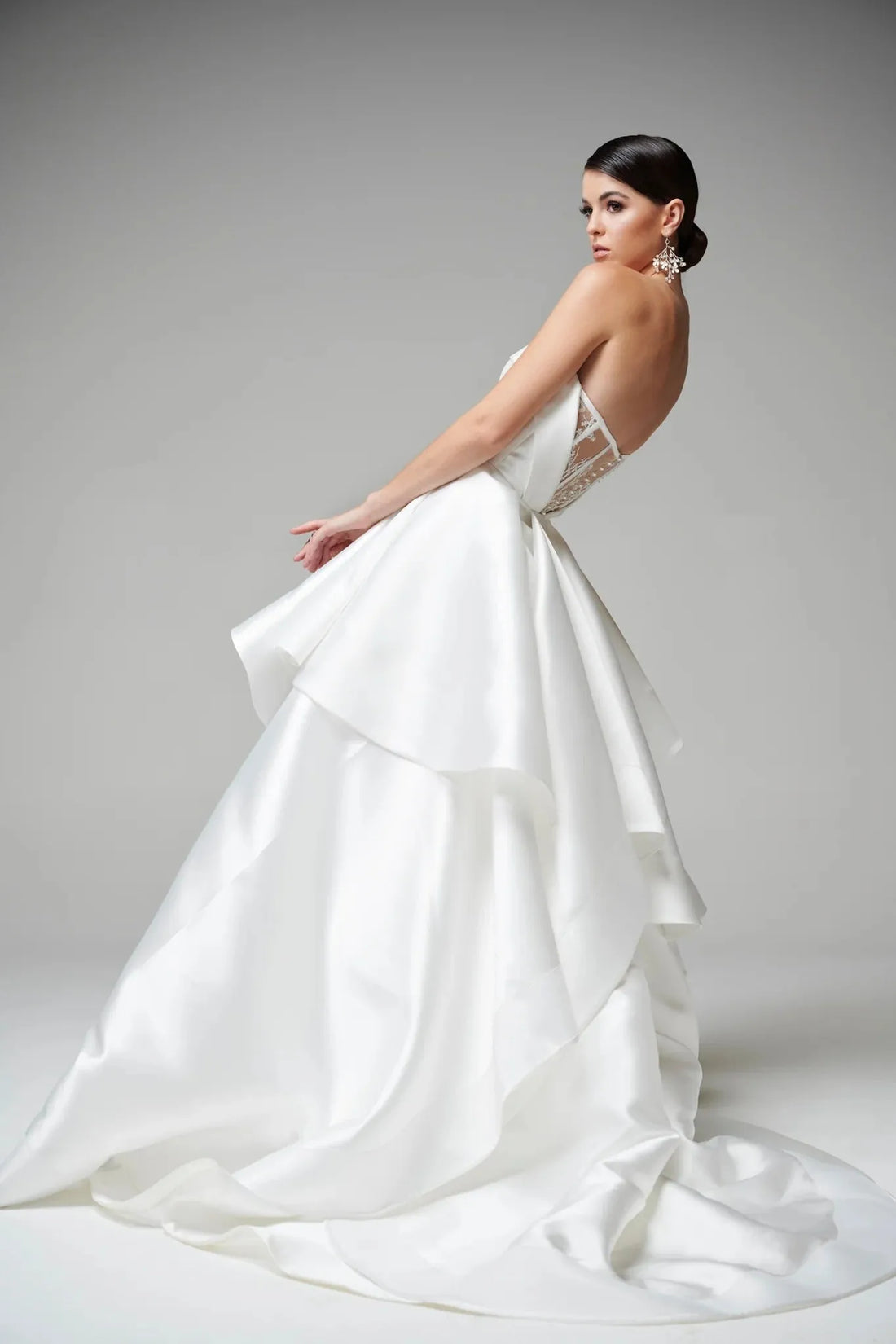 Structured and Boned Corset Bodice Wedding Dress Vestido De Novia Bridal Gown Skirt Bow Satin Court Train Dress Satin