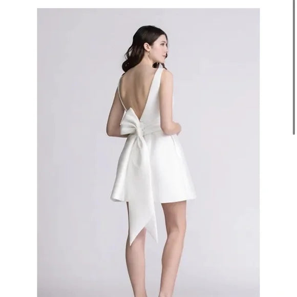 Gaun Perkahwinan Mini Pantai Putih White Simple Scoop Neck Satin Gaun Pengantin Pengantin Tanpa Lengan V Kembali Dengan Bow Vestido De Noiva Cu