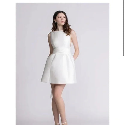 Gaun Perkahwinan Mini Pantai Putih White Simple Scoop Neck Satin Gaun Pengantin Pengantin Tanpa Lengan V Kembali Dengan Bow Vestido De Noiva Cu