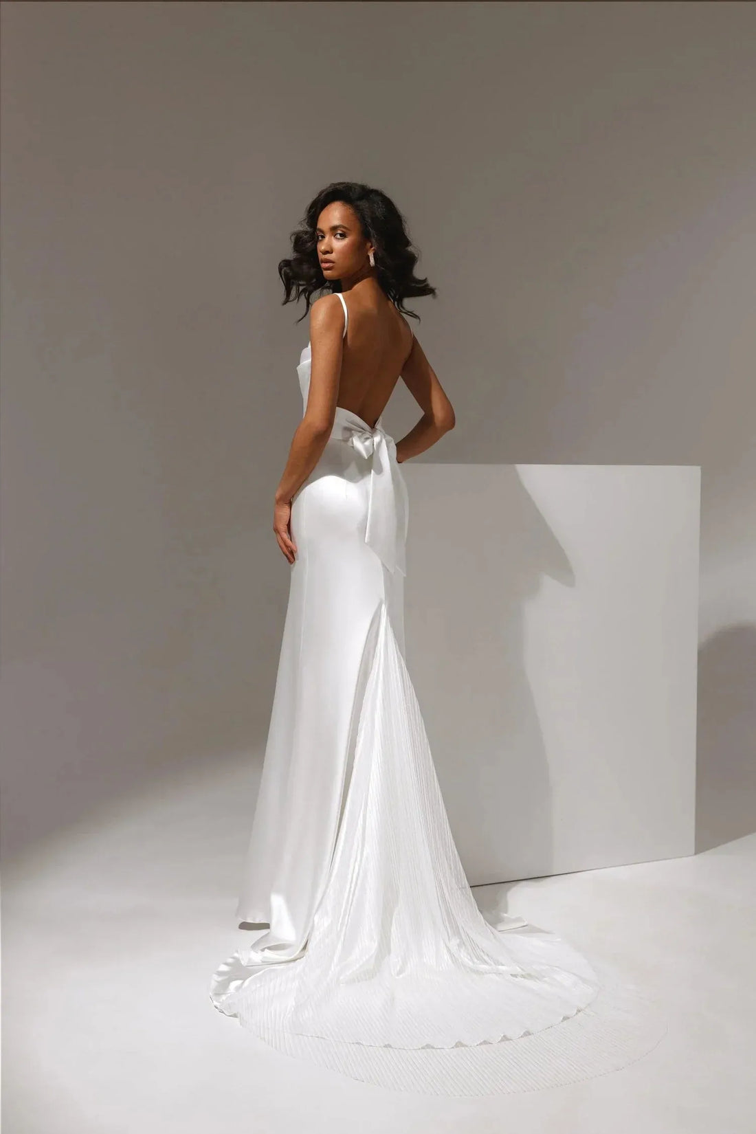 Satin Backless Mermaid Boat Neck Sleeveless Floor Length Sweep Train Pleats Temperament and Modern Evening Dress Satin