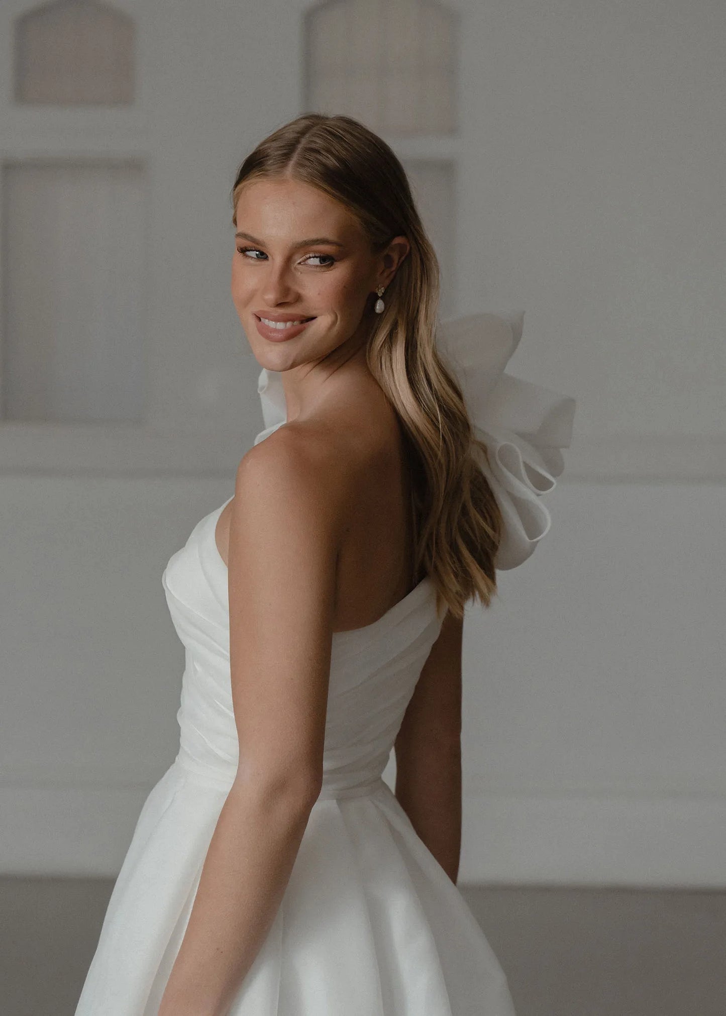 Robes de mariée en Organza sur mesure, avec plis et fente latérale