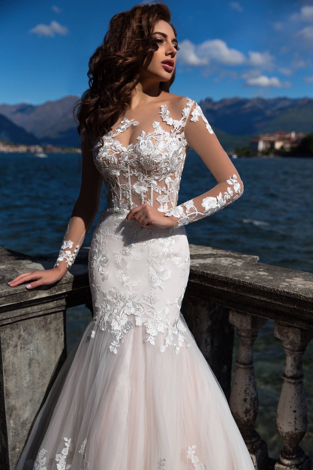 Fascinating Bateau Neckline See-through Bodice Mermaid Wedding Dress 2021 Lace Appliques Beadings Beach Long Sleeve Bride Dress