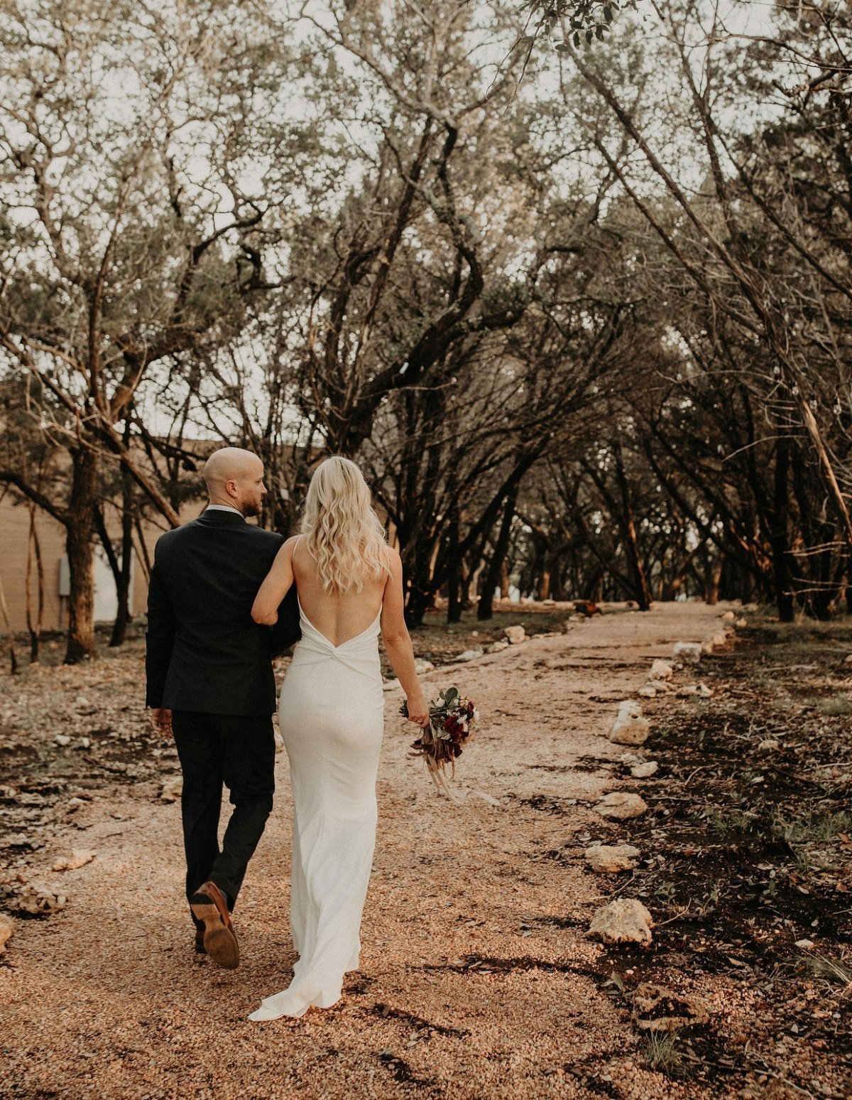 Gaun pengantin pantai spaghetti putri duyung satin elegan tanpa lengan gaun pengantin lengan gaun bridal train gaun pengantin pantai