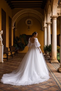 A-Line Elegant Wedding Dresses Sweetheart Long Puff Sleeves Appliques Brides Gowns Sweep Train Bridals Party Dresses