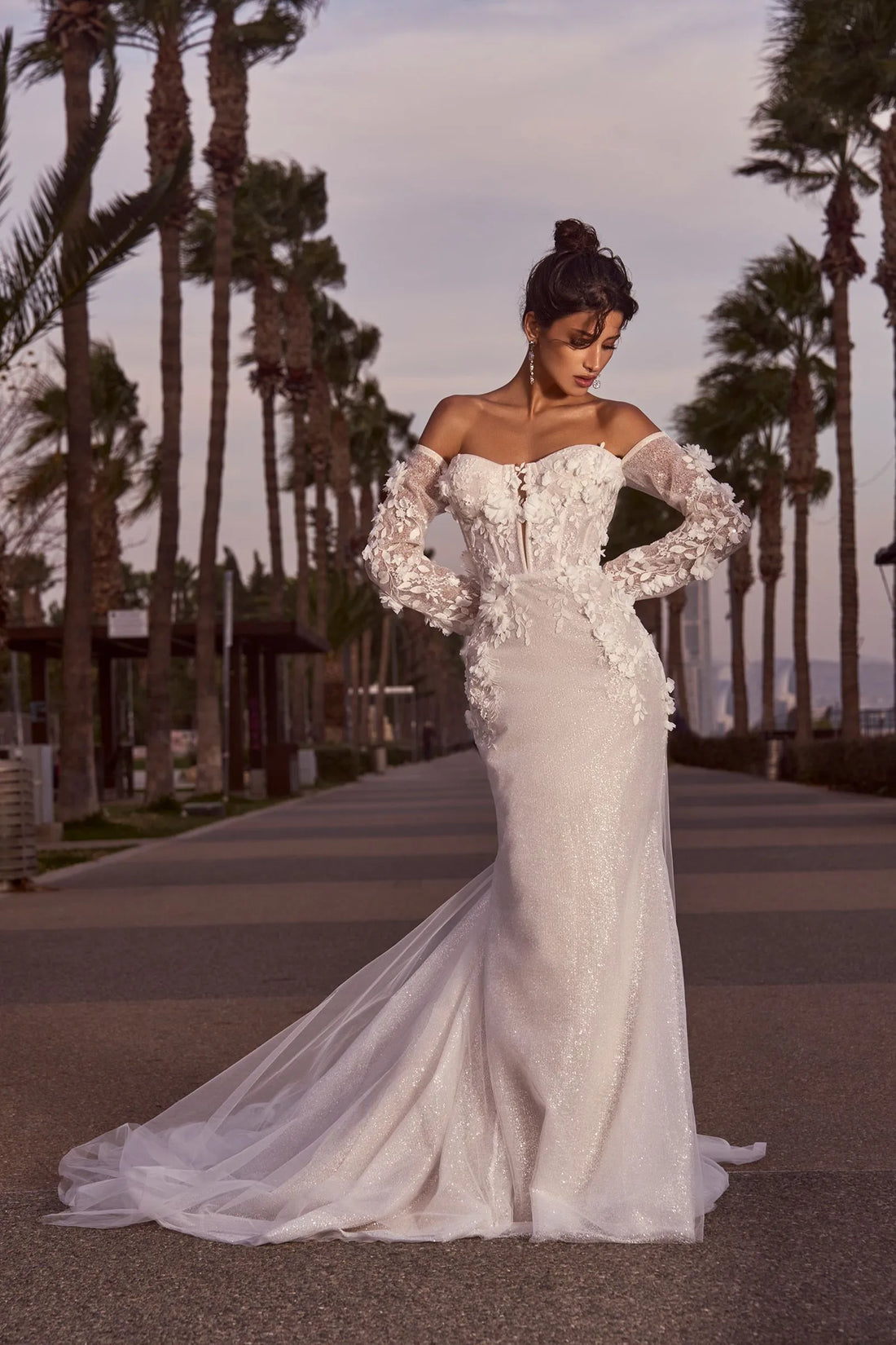 Elegant Lace Appliques Wedding Dresses for Bride Strapless Corset Sweep Train Zipper Backless Abito Da Sposa Satin