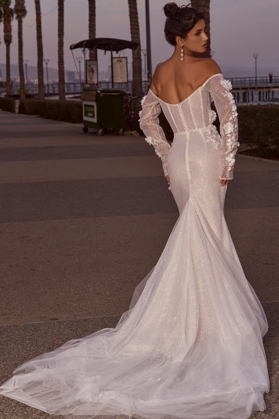 Elegant Lace Appliques Wedding Dresses for Bride Strapless Corset Sweep Train Zipper Backless Abito Da Sposa Satin