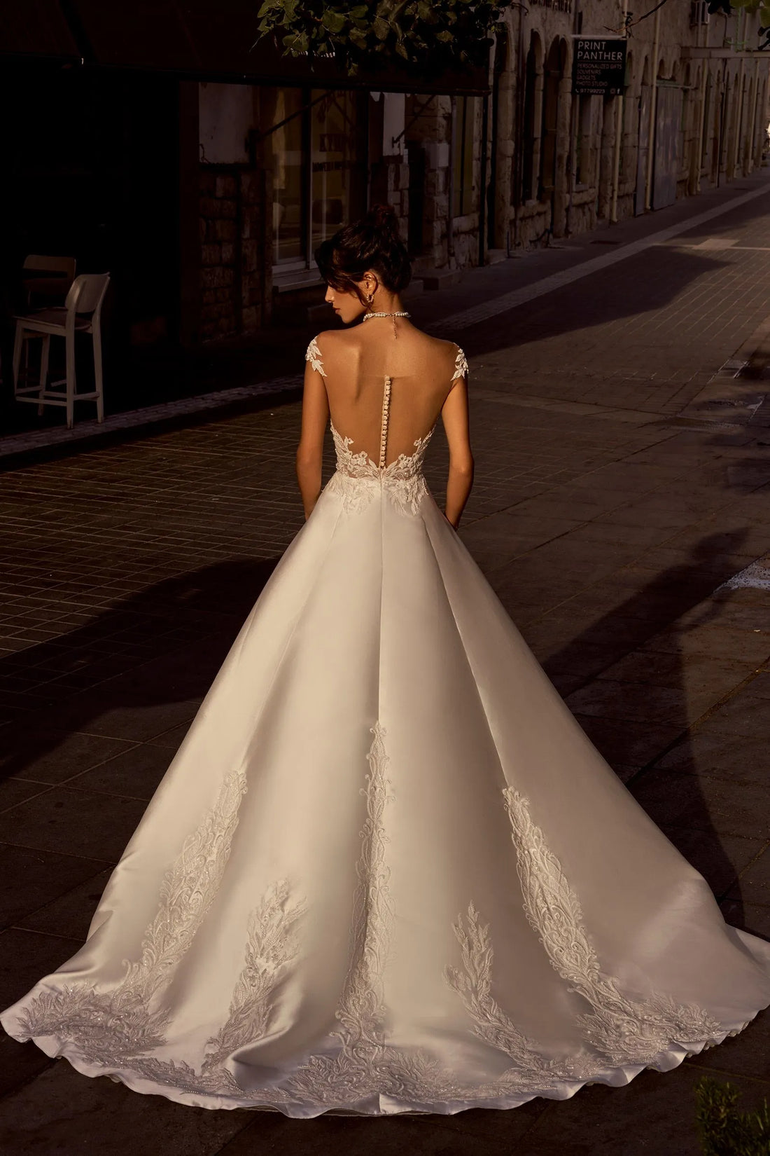 Elegant V-Neck Sleeveless Wedding Dresses Elegant Satin Fabric Bridal Gowns Satin