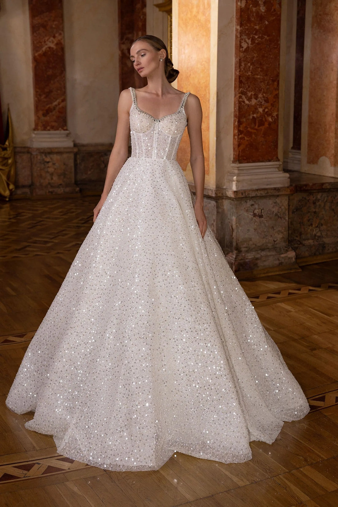 Glitter Sweetheart Wedding Dresses Sequin Sleeveless Court Train Bridal Gown Satin