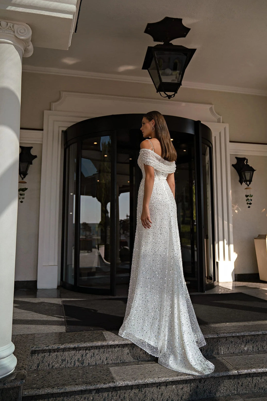 Spaghetti Straps Sweetheart Pleats Wedding Dress for Bride Glamorous Shiny Sequins Side Split Court Wedding Gown Satin