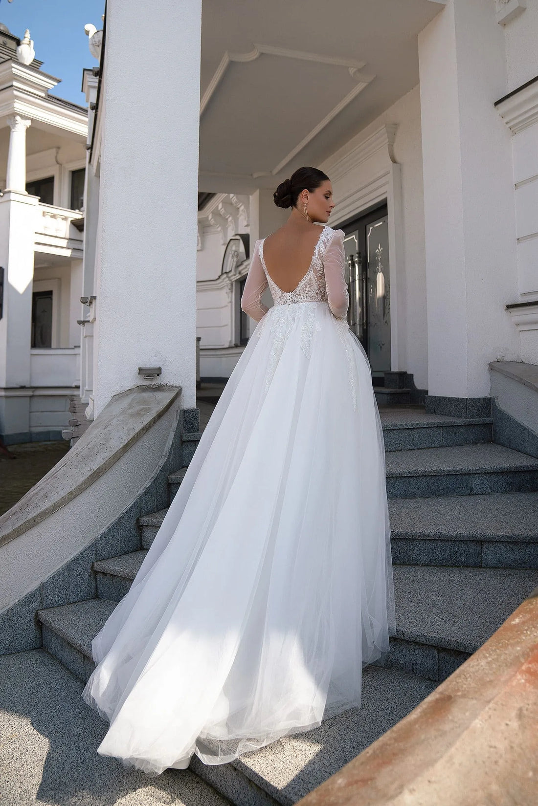 Fashion Backless Wedding Dress for Women V-neck Long Sleeves Pleat Tulle Appliques Vestidos De Noiva Satin