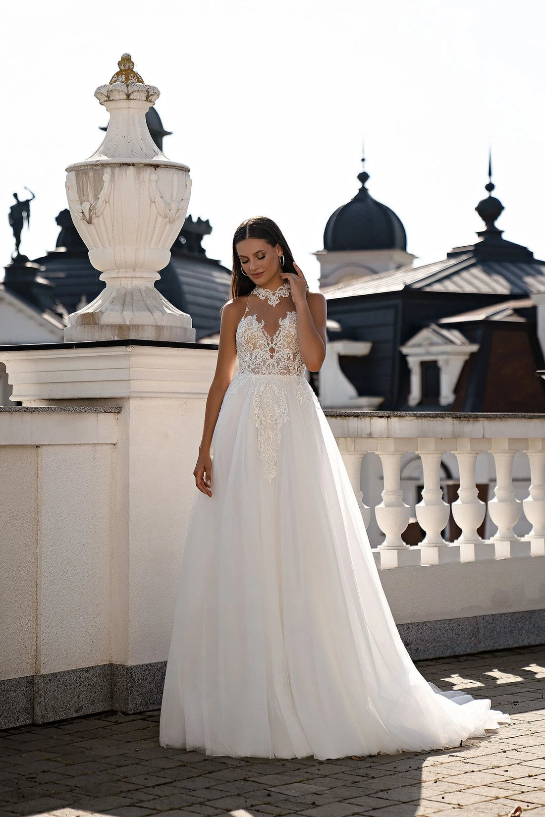 A Line Classic Wedding Dress Appliques Halter Illusion Bride Gowns Tulle Sweep Train Vestido De Novia Satin