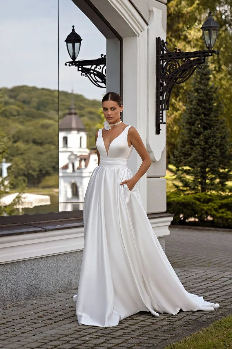 V-neck Satin Bridal Wedding Dress A-line Wedding Gown Sleeveless with Pockets Sweep Train vestidos de novia Satin