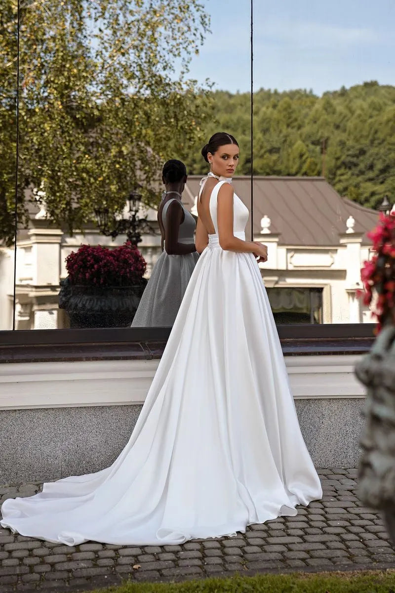 V-neck Satin Bridal Wedding Dress A-line Wedding Gown Sleeveless with Pockets Sweep Train vestidos de novia Satin