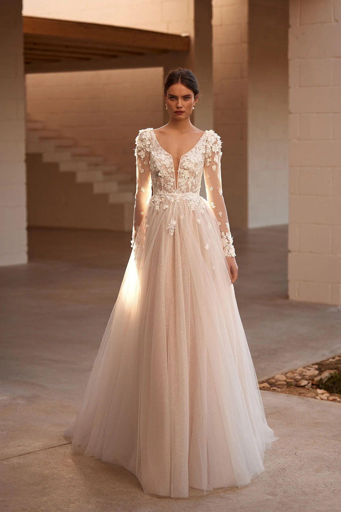 Sexy Deep V-neck Backless Bride Robe Charming 3D Flower Wedding Dress Glitter A-line Lace Long Bridal Gown Robe De Mariée Satin