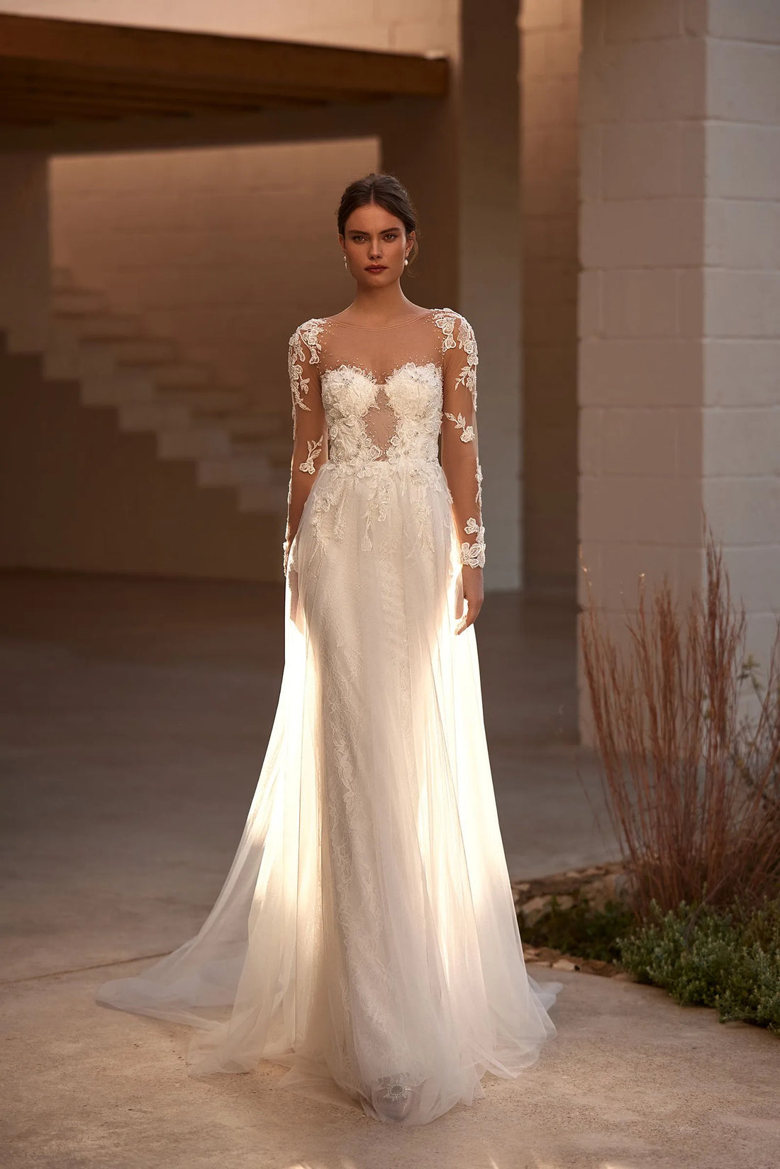 Romantic Appliques Wedding Dresses Custom Made Long Sleeve Dress For Bride Cut Out Shiny Bridal Gown Satin