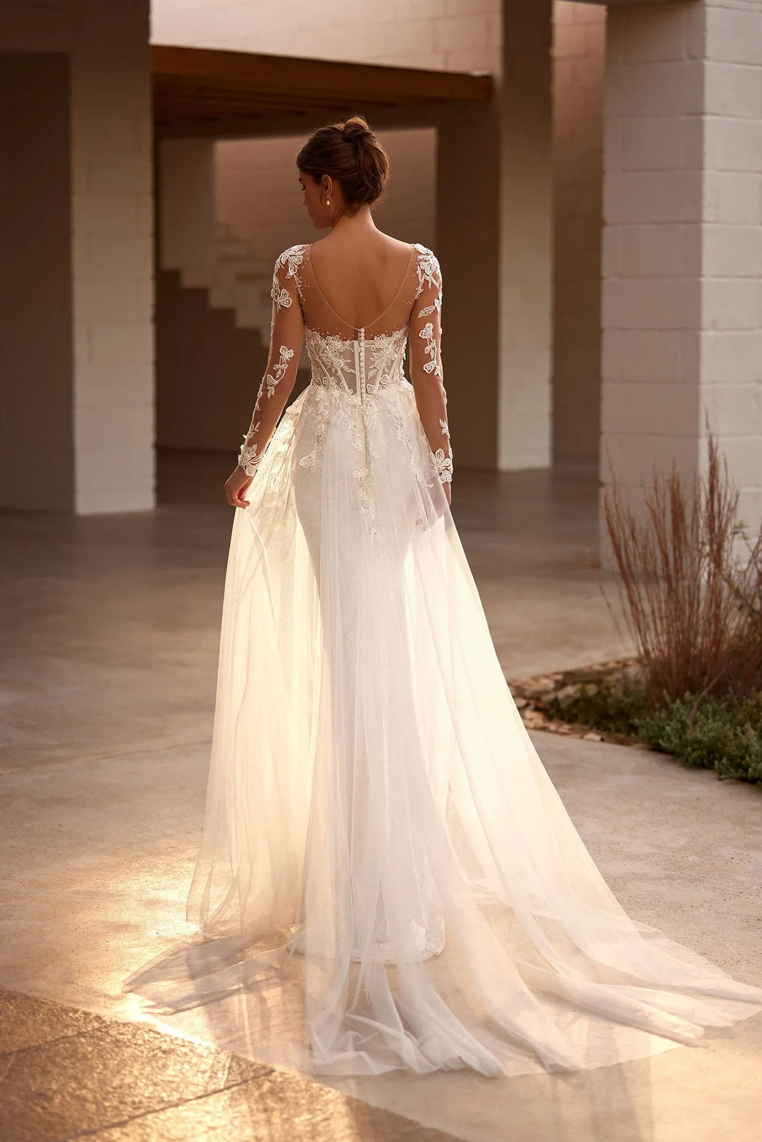 Romantic Appliques Wedding Dresses Custom Made Long Sleeve Dress For Bride Cut Out Shiny Bridal Gown Satin