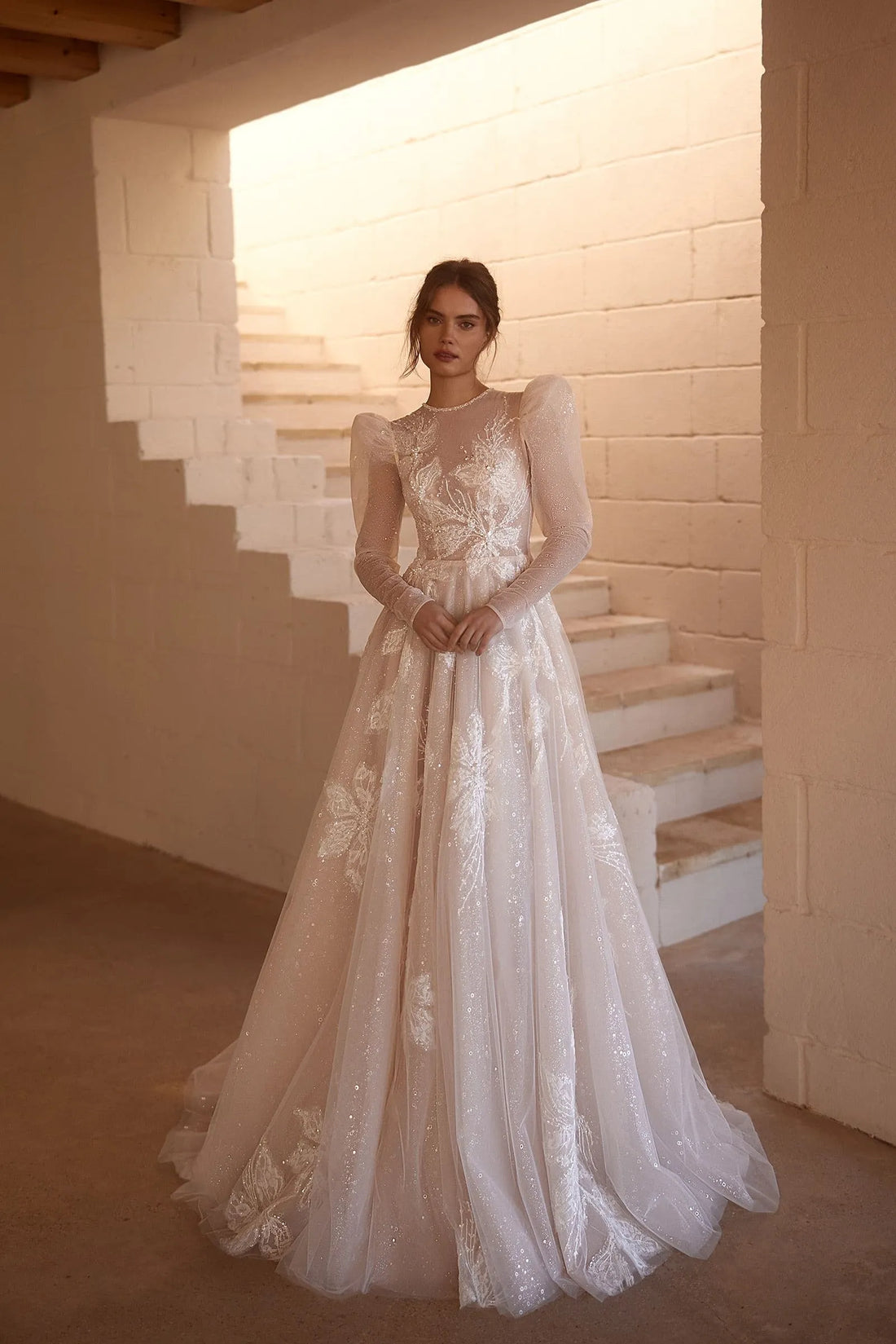 Romantic Puff Sleeve Wedding Dress Classic Lace Appliques Bride Robe Shiny Charming A-line Bridal Gown Satin