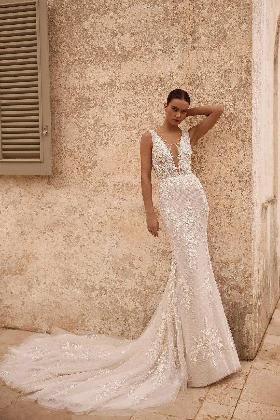 Glamorous Mermaid Wedding Dresses Lace Appliques Sleeveless Bridal Gowns Sexy Back Satin