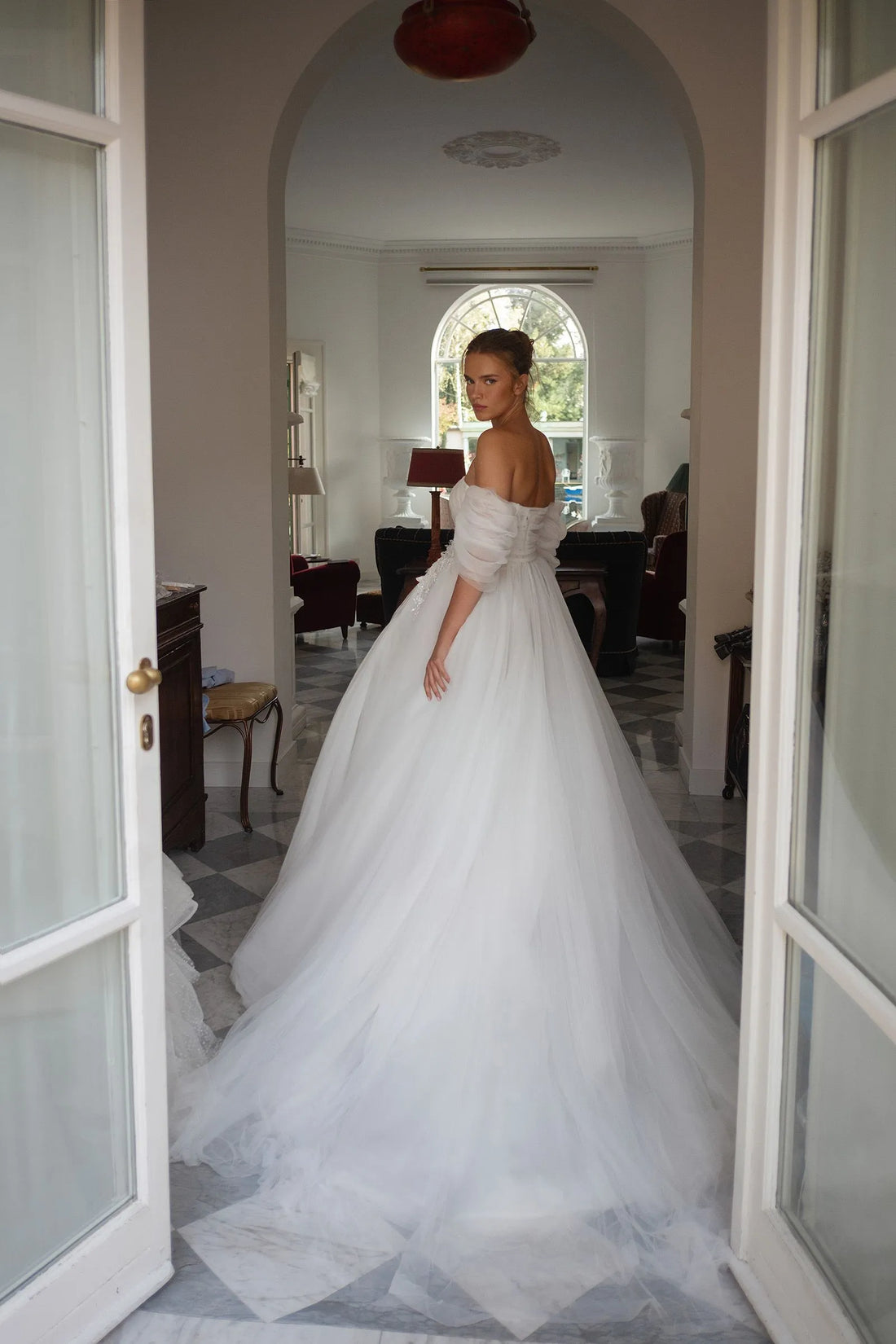 Vintage Side Slit Wedding Gown for Bride Appliques Off the Shoulder Pleat Strapless Robe De Mariee Satin