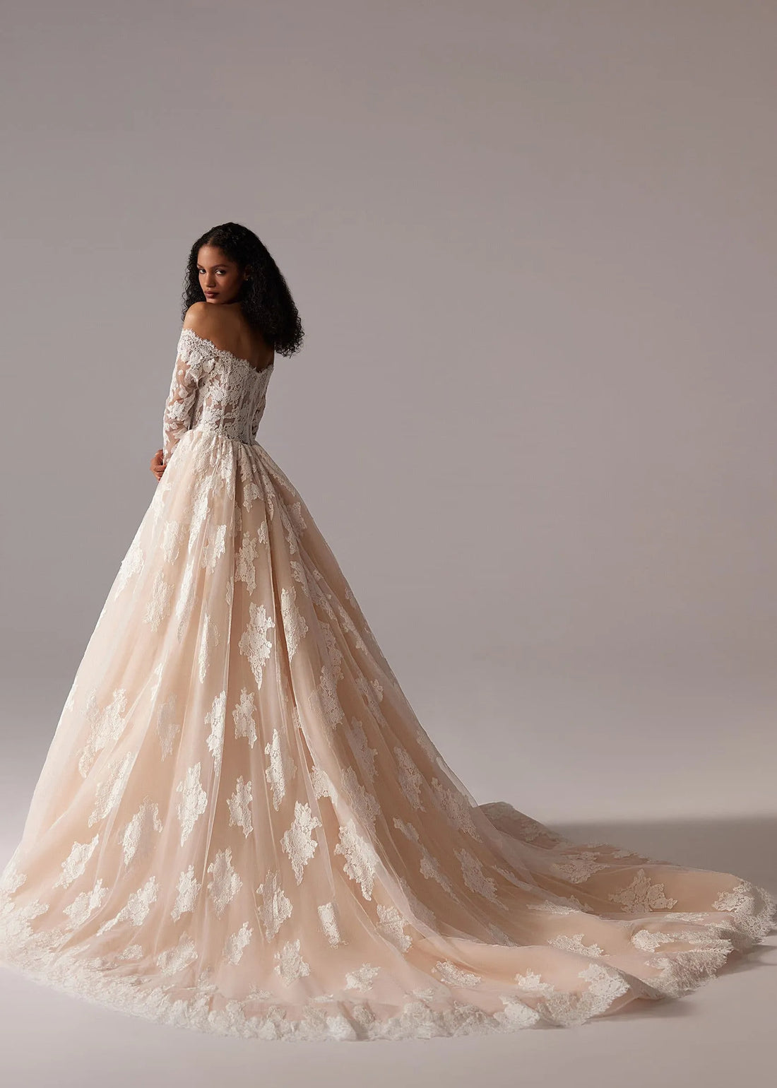 romantic long sleeve a line wedding dress gorgeous appliques sweep train lace princess bridal gown Satin