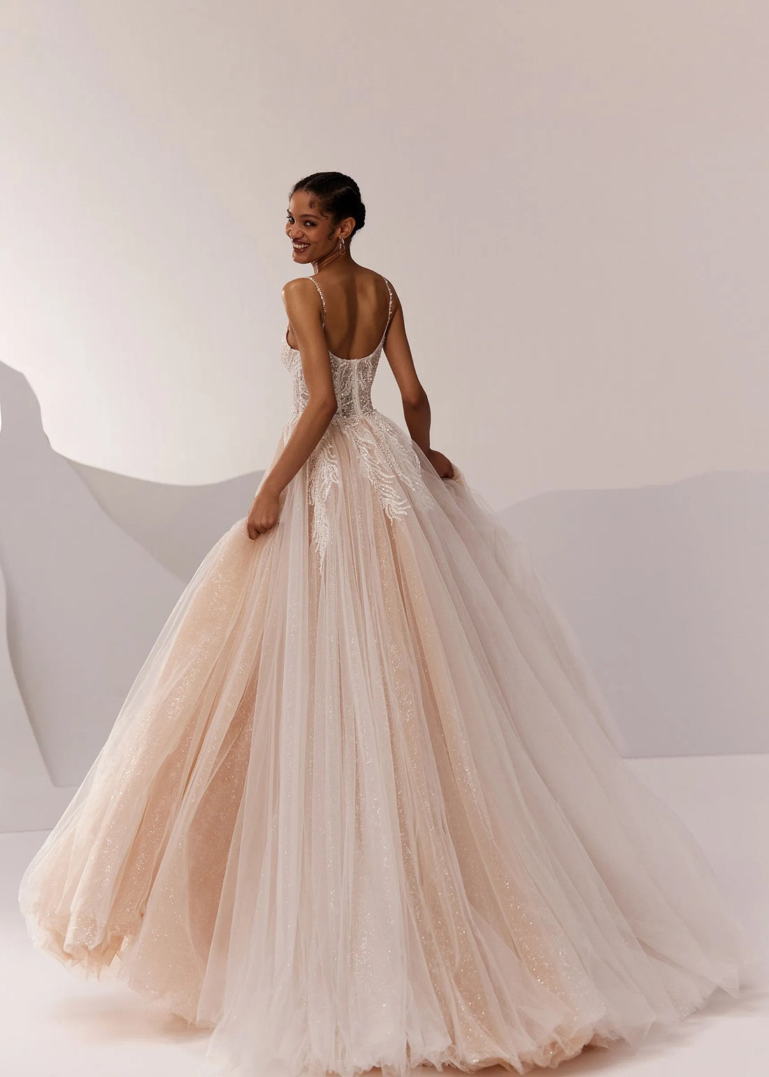 Tulle Elegant Prom Dresses Shiny Sweetheart Sleeveless Evening Dress A-Line Spaghetti Straps Formal Gown Satin