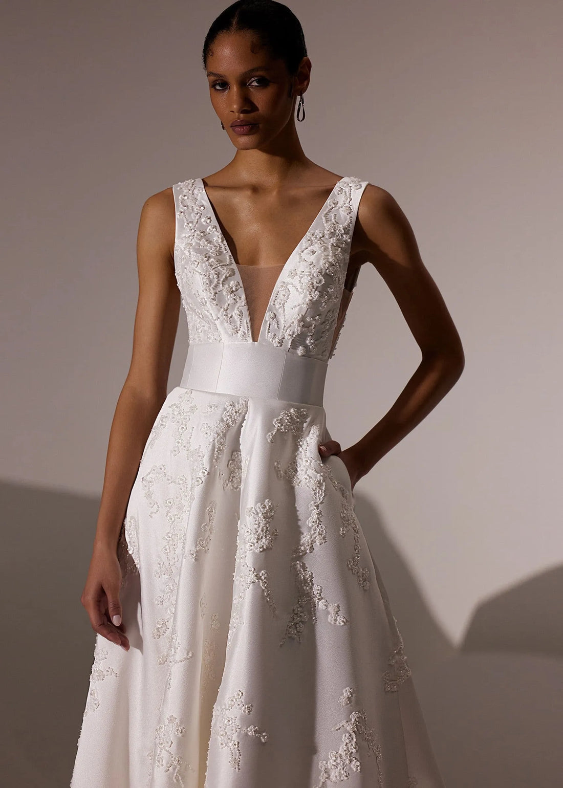 V-neck Sleeveless Wedding Dress Open Back customized Princess Bride Gown Satin