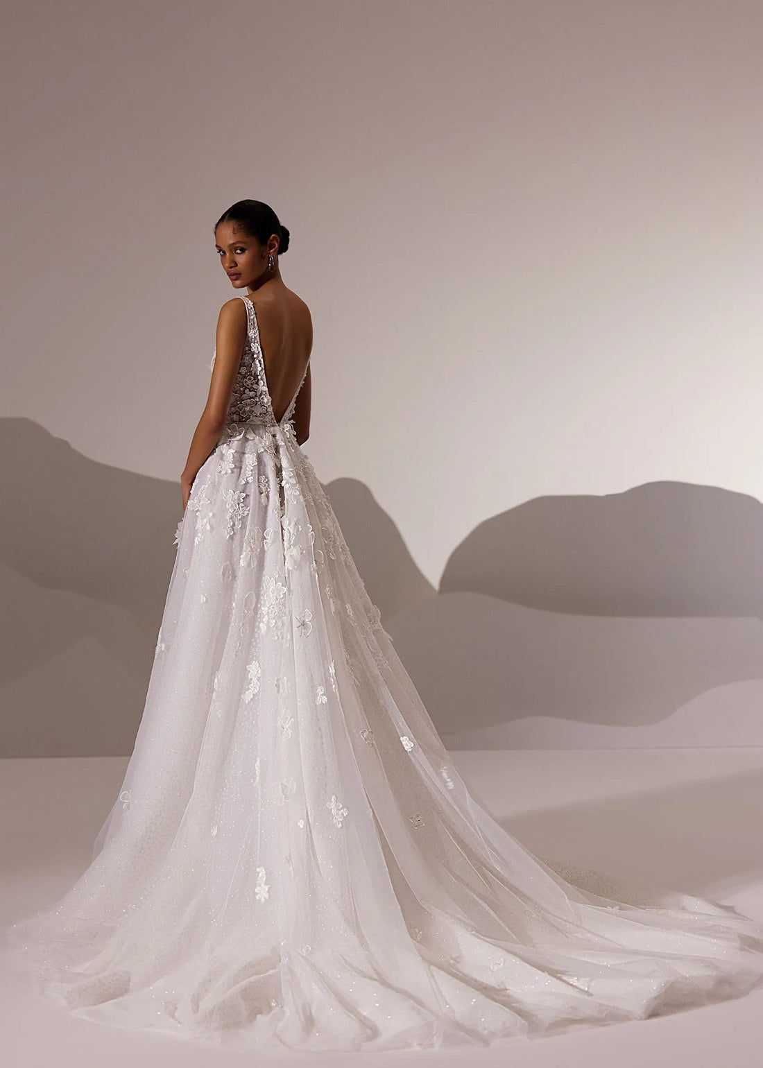 Exquisite A-Line Wedding Dresses Women's Sleeveless Sexy V Neck Appliques Backless Bridal Gowns Tulle Princess Vestidos De Novia Satin