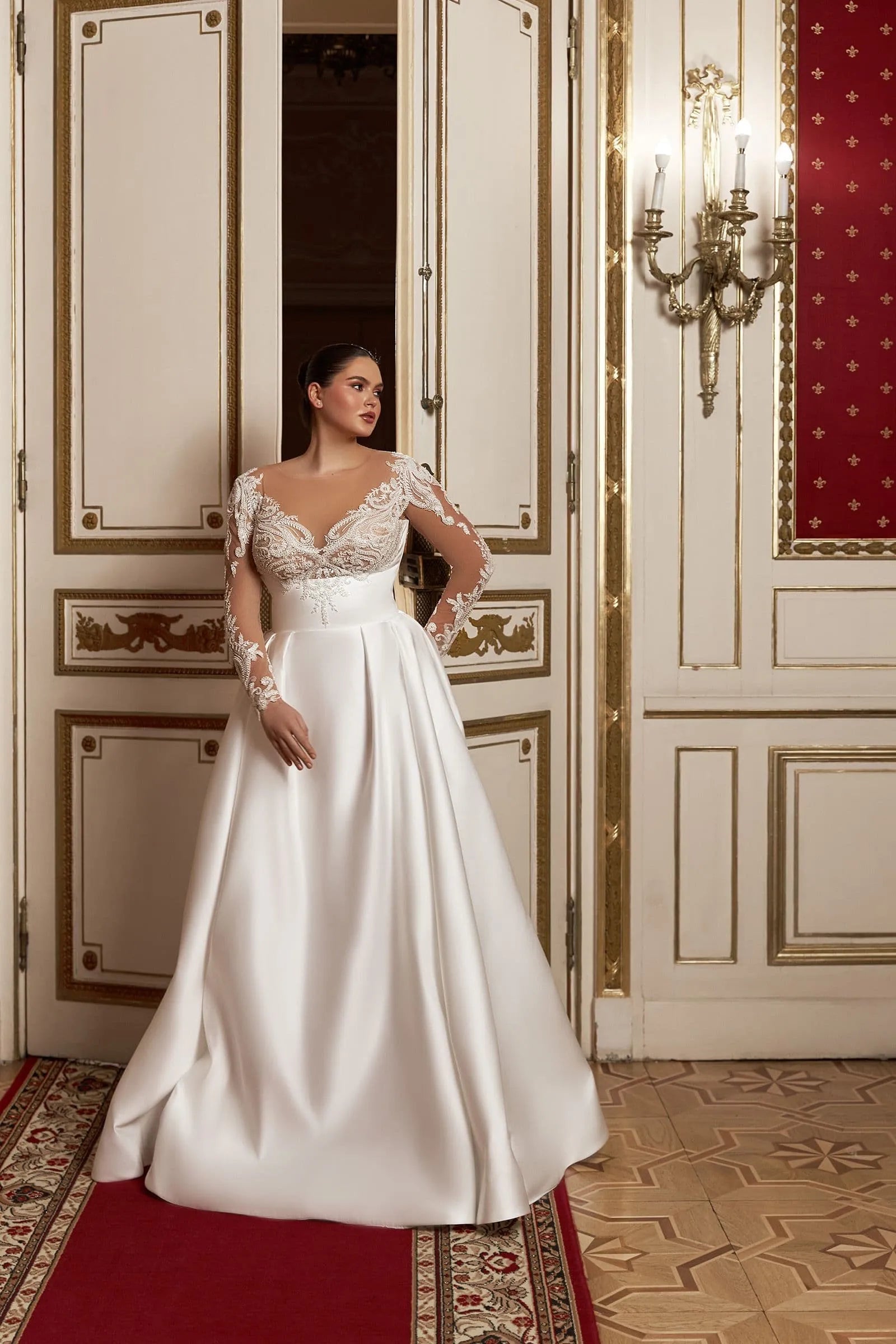 Elegant Satin Wedding Dresses Top Lace V Neck Bride Gown Backless Wedding Gown Vestido de novia Satin