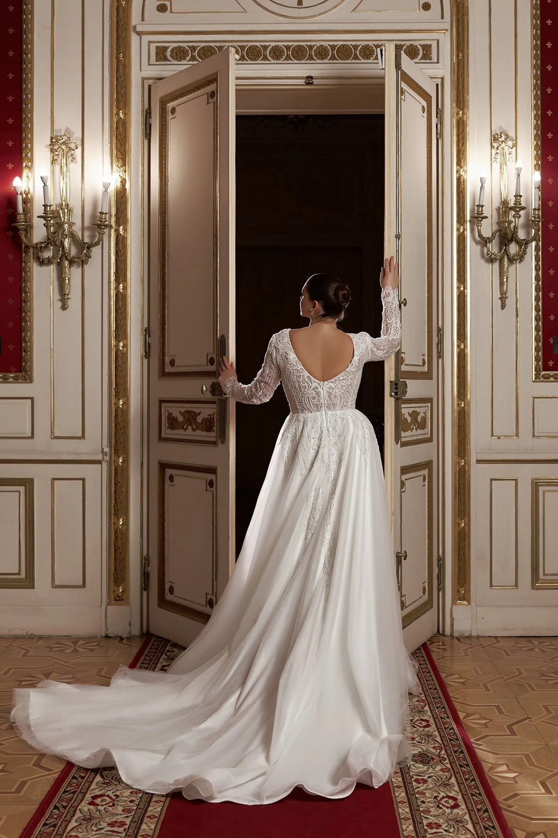 Luxury A Line Wedding Dress White Color With Sexy V Neckline Full Sleeve Bridal Dress Backless Satin