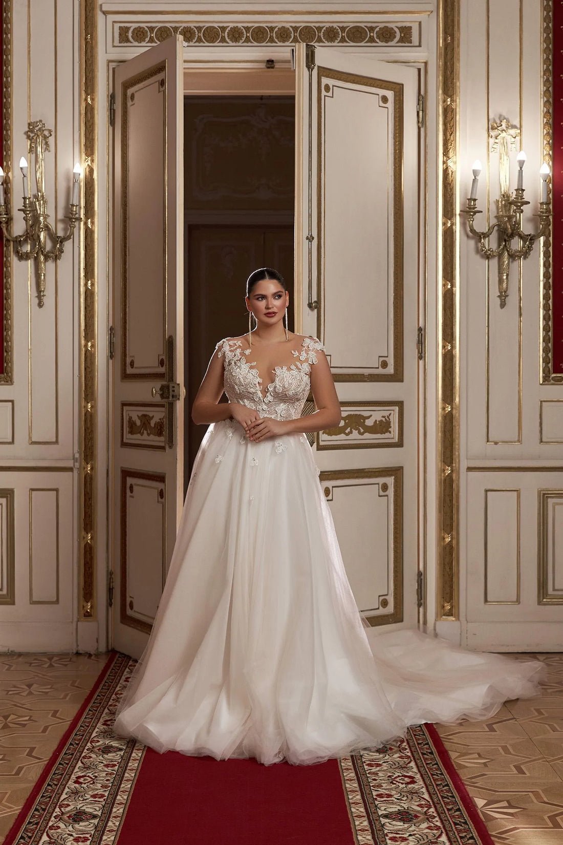 Wedding Dress with Court Train Lace Appliques Long Tulle Bride Dresses for Women Classic Bridal Gown Satin