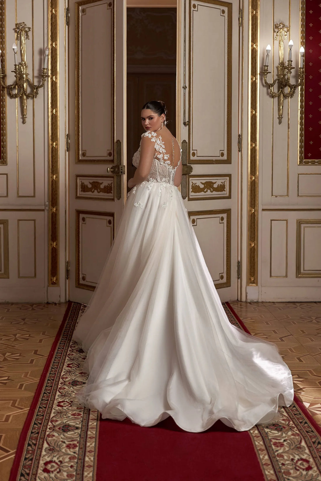 Wedding Dress with Court Train Lace Appliques Long Tulle Bride Dresses for Women Classic Bridal Gown Satin