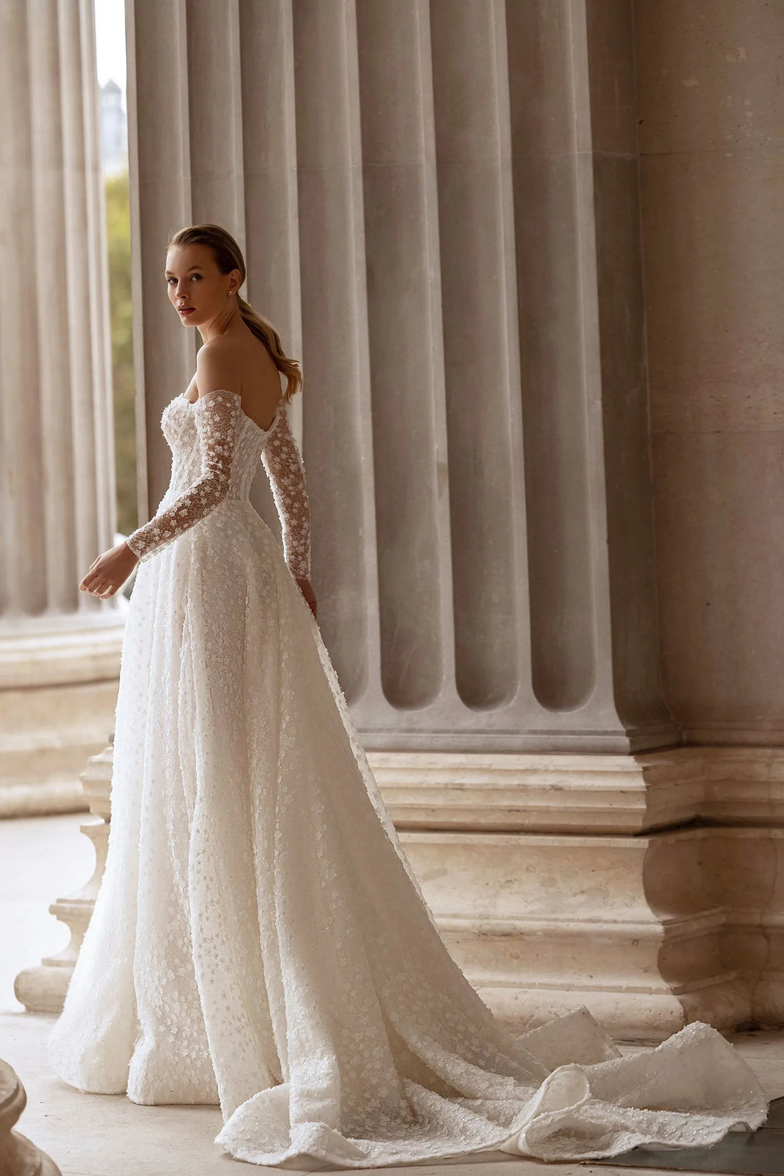 Romantic Wedding Dresses for Women Appliques Lace Sweetheart Full Sleeves Draped Zipper Robe De Mariée Satin