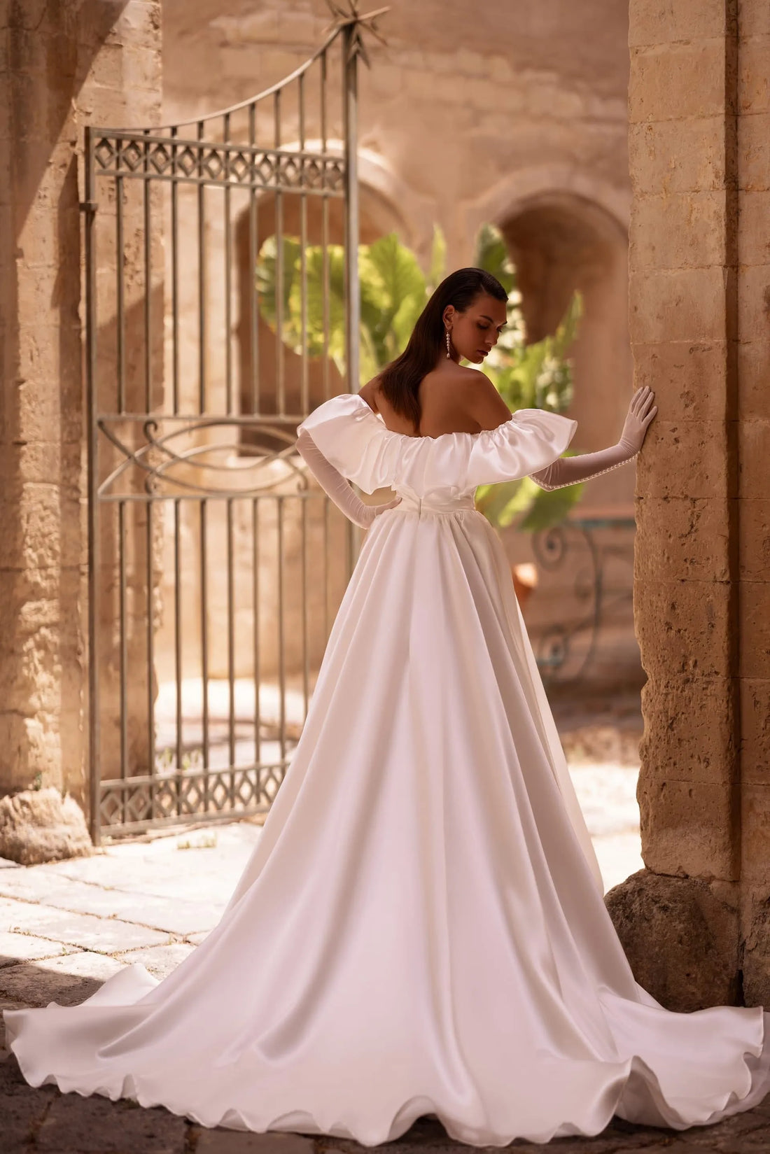 Ball Gown Wedding Dress Elegant Puff Sleeve Bride Dresses Graceful Strapless Satin Wedding Gown Vestidos De Novia Satin