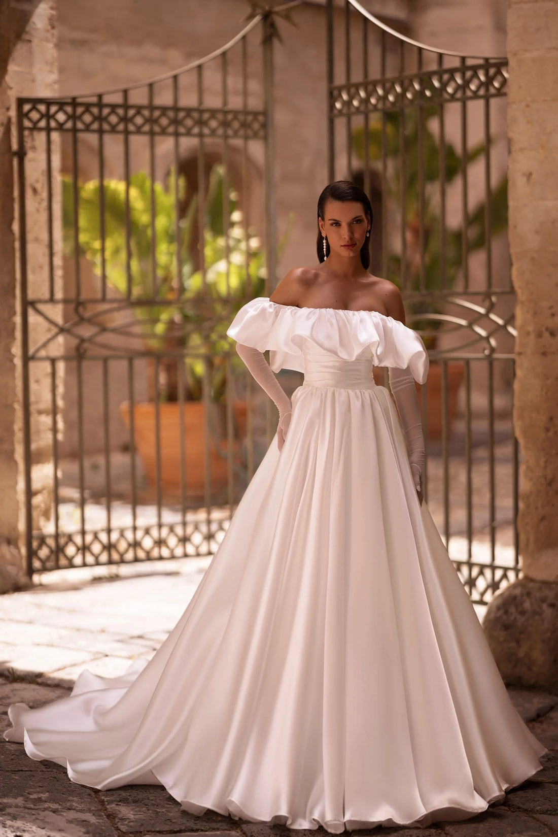 Ball Gown Wedding Dress Elegant Puff Sleeve Bride Dresses Graceful Strapless Satin Wedding Gown Vestidos De Novia Satin