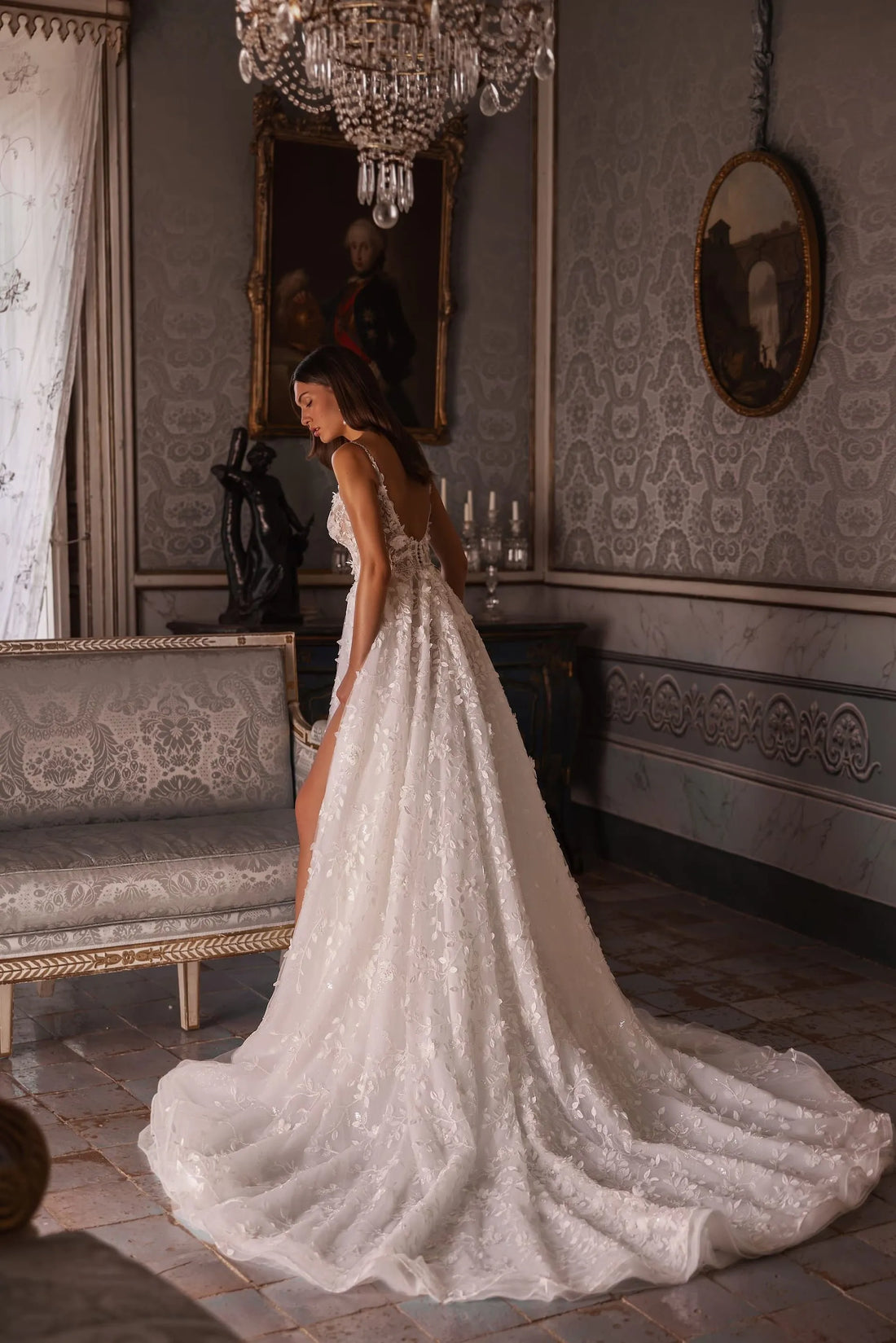 A-Line Wedding Dresses V-Neck Spaghetti Straps Vestido De Novia Lace Appliques Romantic Split Custom Made Bridal Gown Satin