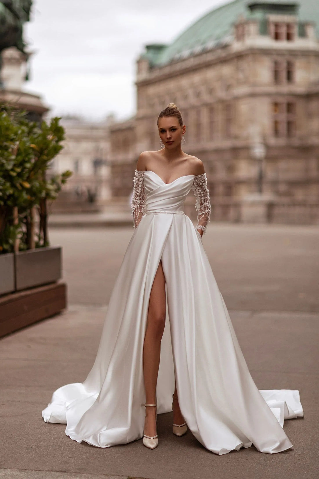 Exquisite Strapless A Line Wedding Dresses Floor Length Bride Gown Customized Vestidos De Novia Satin Satin